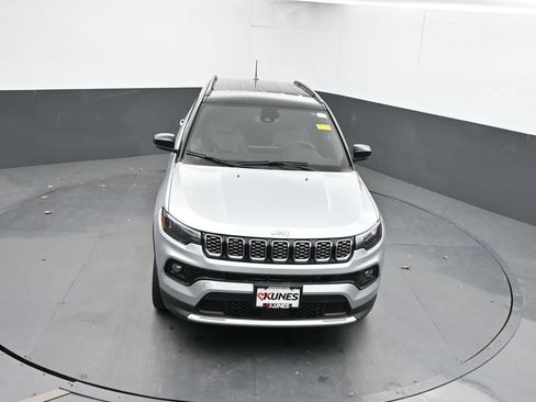 Used 2025 Jeep Compass Limited AWD/4WD image 39