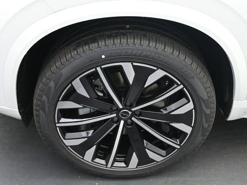 New 2026 Volvo XC90 B6 Ultra w/ Protection Package AWD/4WD image 4
