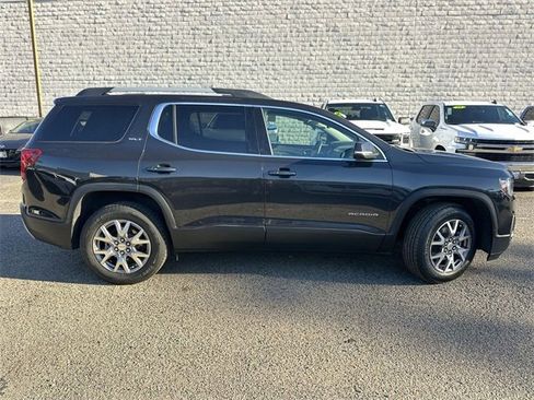 Used 2020 GMC Acadia SLT w/ Driver Alert Package II image 3