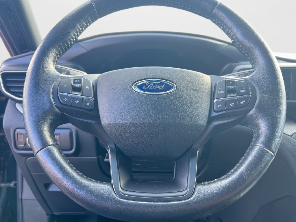 Used 2020 Ford Explorer XLT w/ Equipment Group 202A AWD/4WD image 18