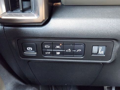 Used 2025 GMC Hummer EV 3X w/ LPO, Sport Package image 22