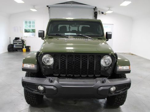 Used 2023 Jeep Gladiator Sport AWD/4WD image 3