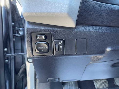 Used 2015 Toyota Corolla LE image 10