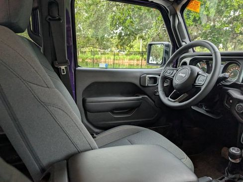 Used 2026 Jeep Gladiator Sport AWD/4WD image 17