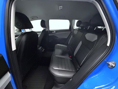 Used 2022 Volkswagen Taos SEL image 18