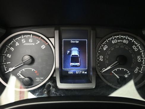 Used 2018 Toyota Tacoma TRD Sport w/ Technology Package image 8