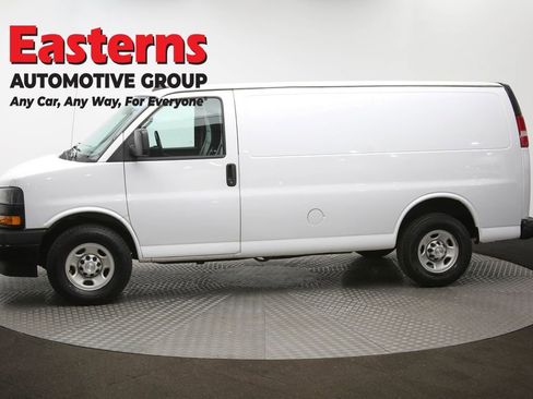 Used 2018 Chevrolet Express 2500 w/ Driver Convenience Package RWD image 58