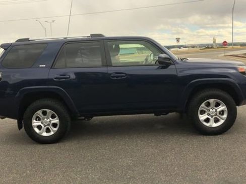 Used 2024 Toyota 4Runner SR5 AWD/4WD image 9
