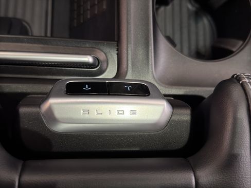 Used 2025 Ford Expedition Platinum w/ Stealth Performance Package AWD/4WD image 39