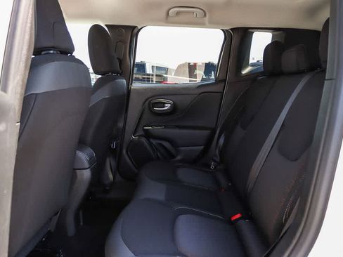 Used 2023 Jeep Renegade Latitude AWD/4WD image 18