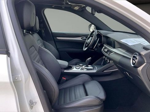 Used 2024 Alfa Romeo Stelvio Veloce image 7
