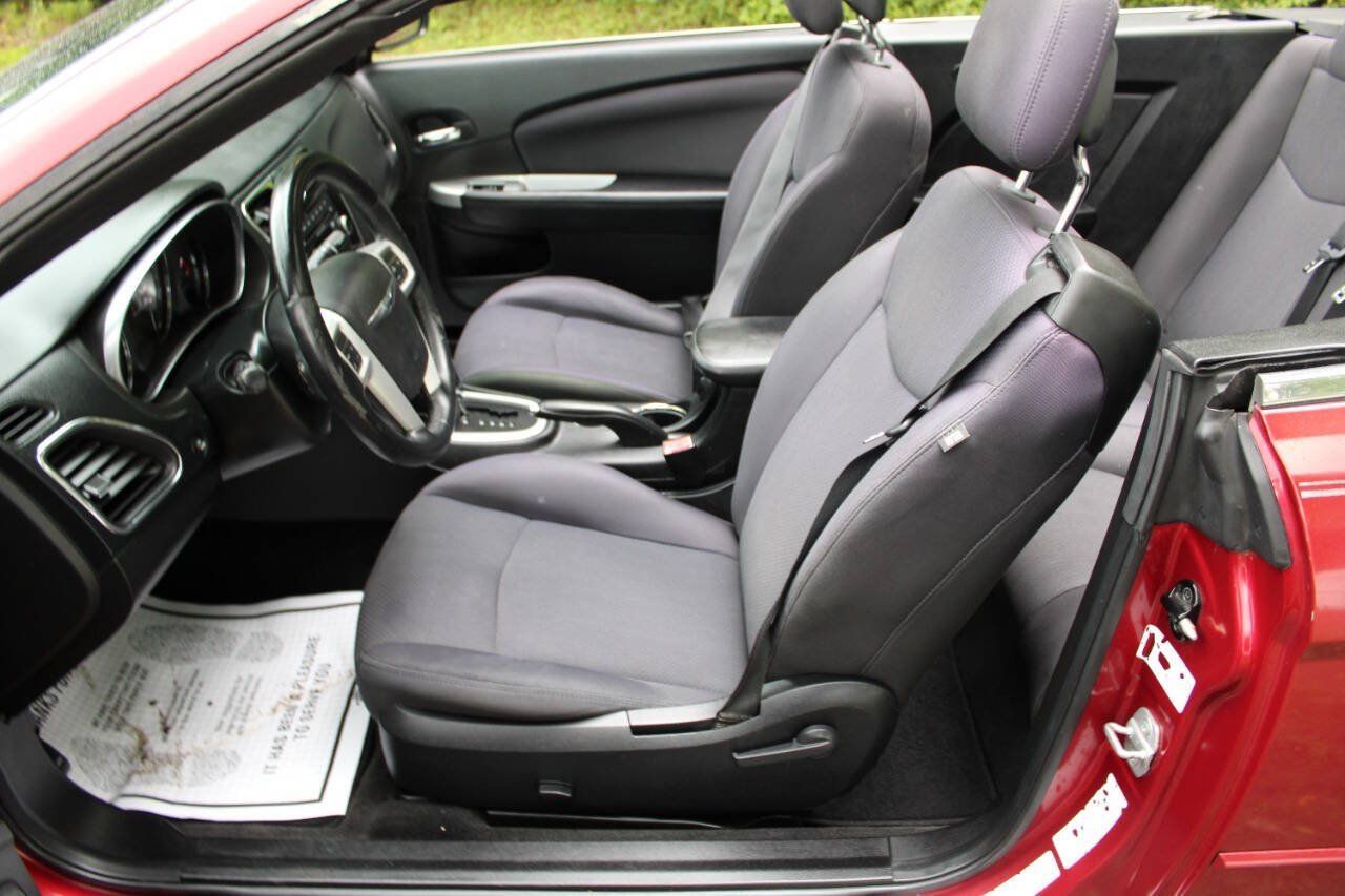 Used 2013 Chrysler 200 Touring FWD image 15