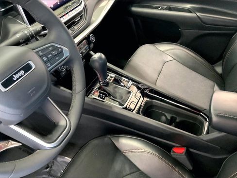 Used 2023 Jeep Compass Limited image 17