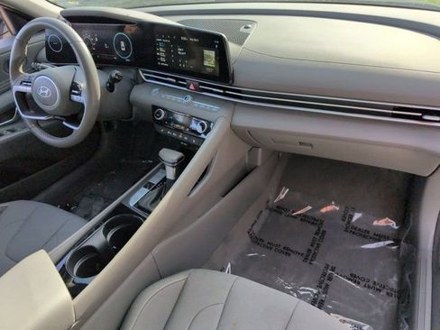 Used 2025 Hyundai Elantra SEL FWD image 32