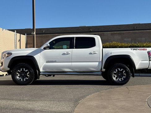 Used 2020 Toyota Tacoma TRD Off-Road w/ Technology Package AWD/4WD image 7