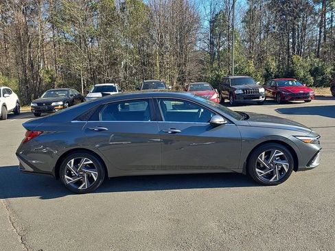 New 2026 Hyundai Elantra Limited FWD image 13