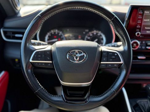 Used 2022 Toyota Highlander XSE AWD/4WD image 15