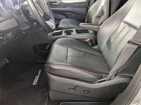 Used 2016 Dodge Grand Caravan R/T image 12