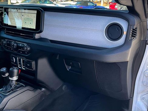 Used 2025 Jeep Wrangler Sport image 17