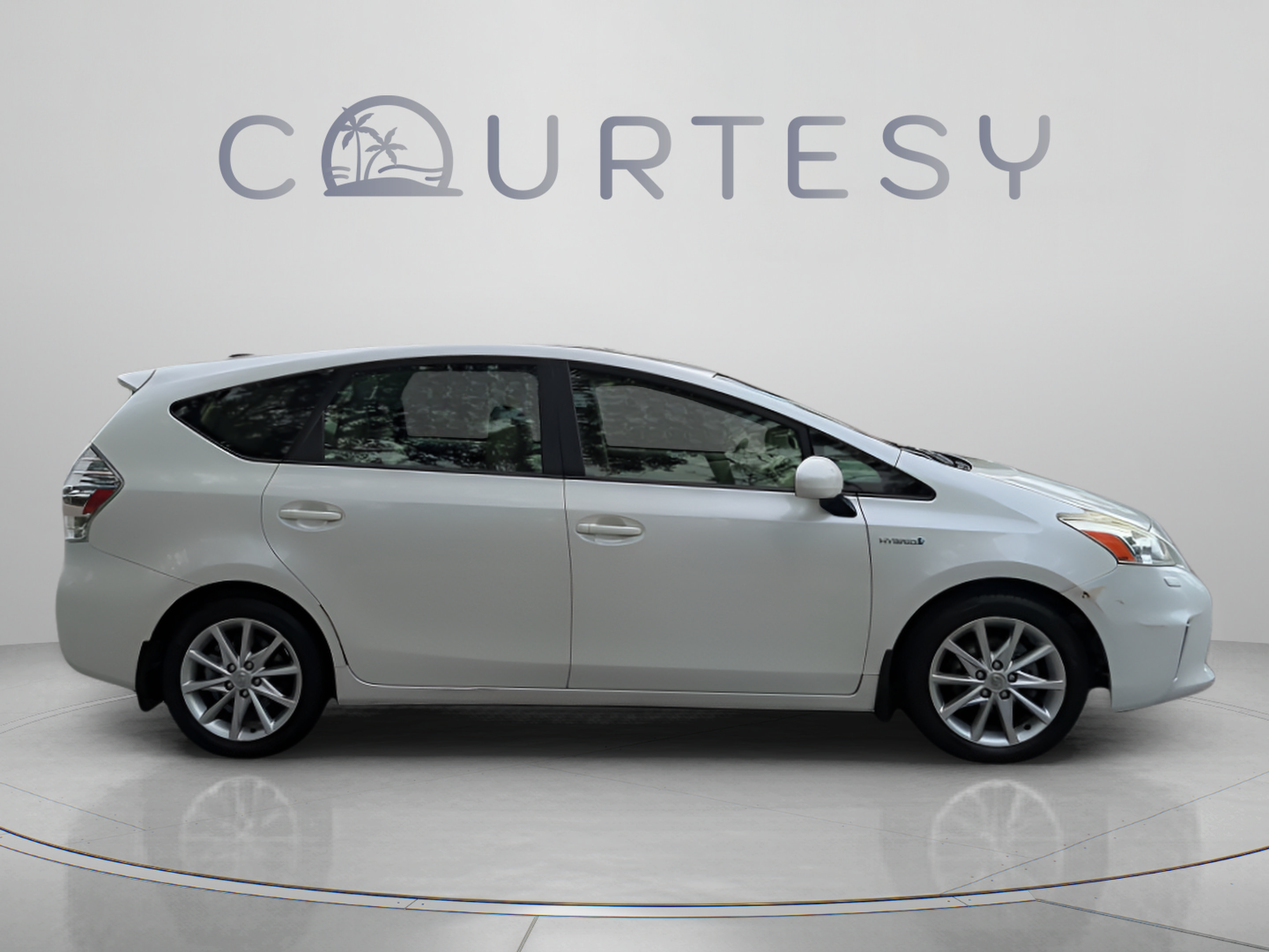 Used 2014 Toyota Prius V Five FWD image 8