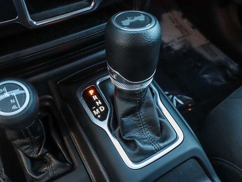 Used 2022 Jeep Wrangler Unlimited Sport image 18