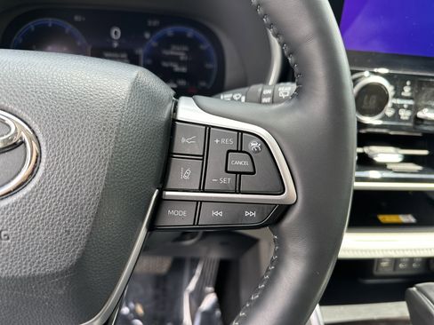 Used 2024 Toyota Highlander Limited image 20