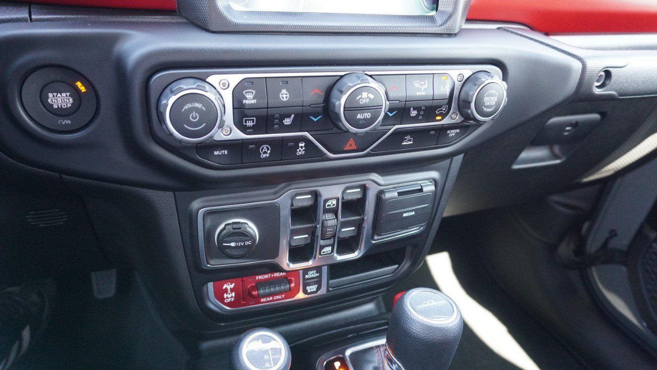 Used 2023 Jeep Gladiator Rubicon w/ Cold Weather Group AWD/4WD image 21