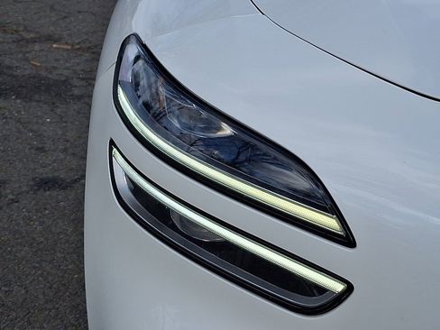 Used 2023 Genesis G70 2.0T image 10