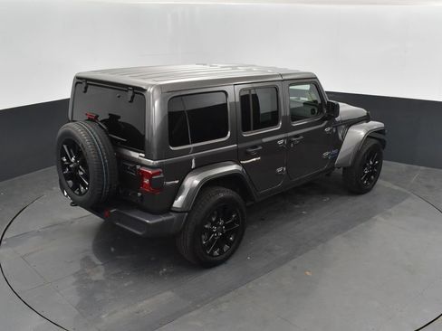 Used 2025 Jeep Wrangler Unlimited Sahara w/ Safety Group AWD/4WD image 27