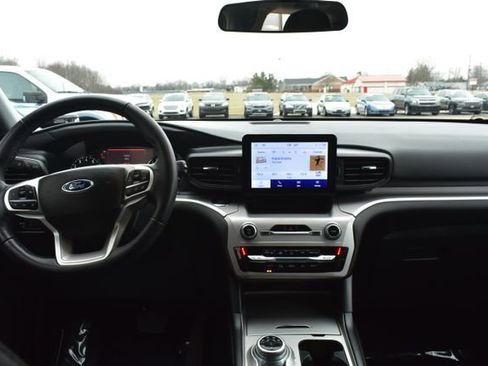 Used 2023 Ford Explorer XLT image 33