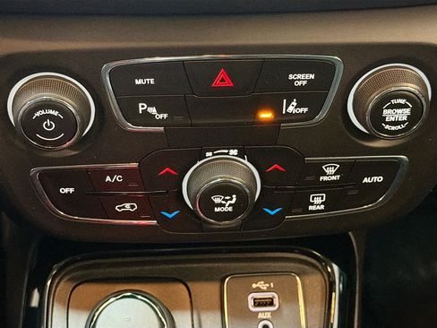 Used 2021 Jeep Compass Limited w/ Sun and Sound Group AWD/4WD image 23