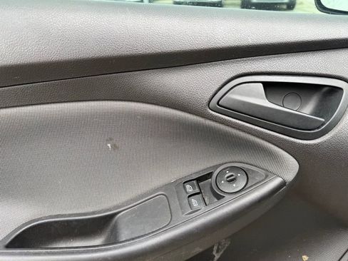 Used 2014 Ford Focus S FWD image 4