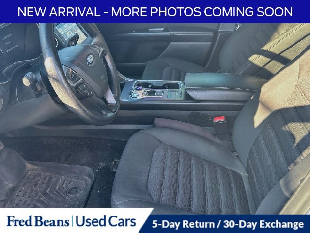 Used 2017 Ford Fusion SE w/ Fusion SE Technology Package FWD image 7
