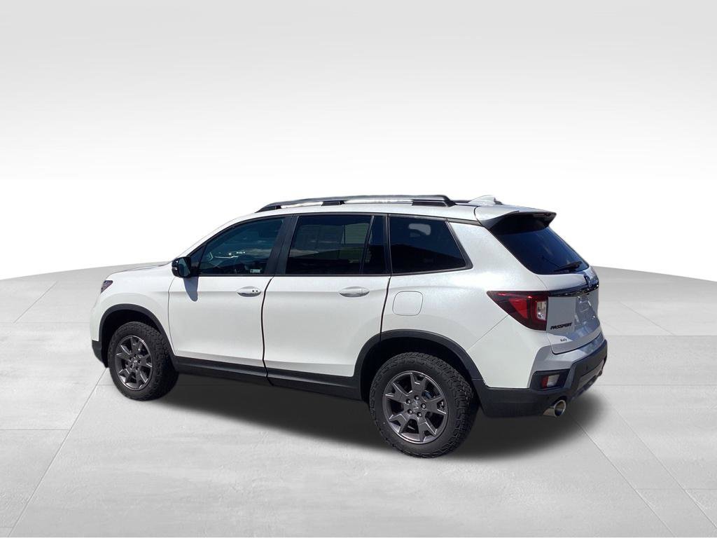 Used 2024 Honda Passport TrailSport image 4