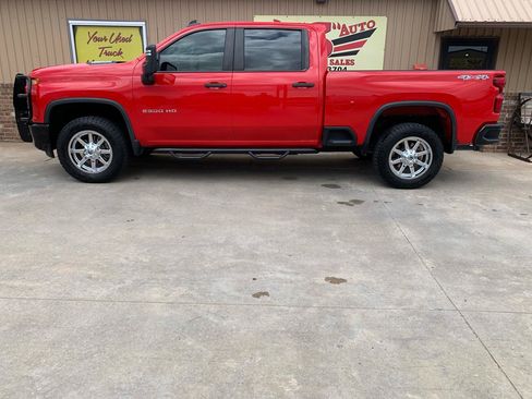 Used 2022 Chevrolet Silverado 2500 Custom w/ Custom Value Package AWD/4WD image 5