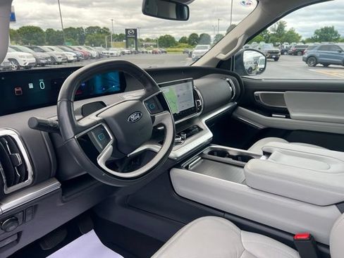 Used 2025 Ford Expedition Max Platinum AWD/4WD image 34