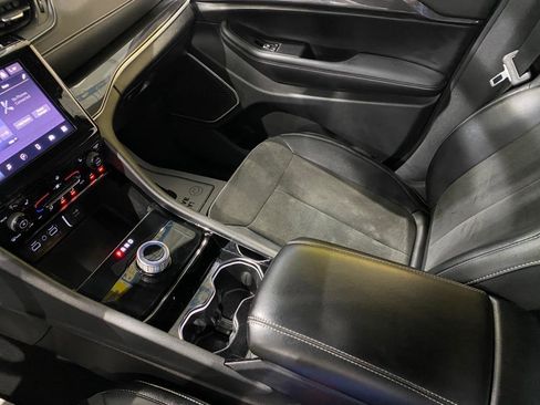 Used 2021 Jeep Grand Cherokee L Laredo image 15