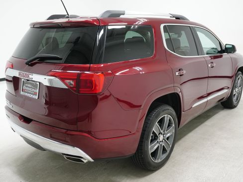 Used 2017 GMC Acadia Denali w/ Technology Package FWD image 4