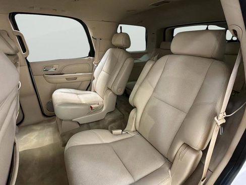 Used 2007 Cadillac Escalade AWD w/ Climate Package image 33
