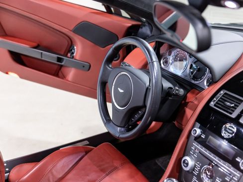 Used 2014 Aston Martin V8 Vantage Roadster RWD image 35