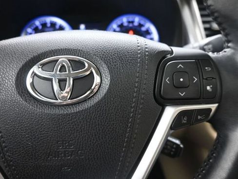 Used 2018 Toyota Highlander XLE FWD image 30