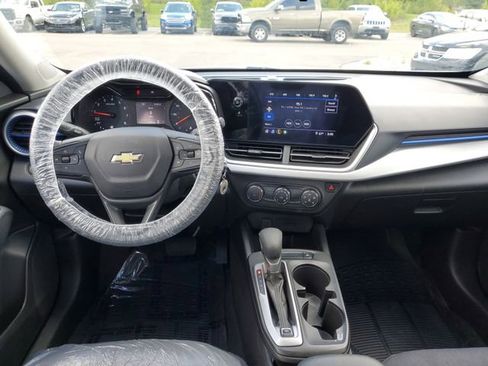Used 2024 Chevrolet Trax LS FWD image 27