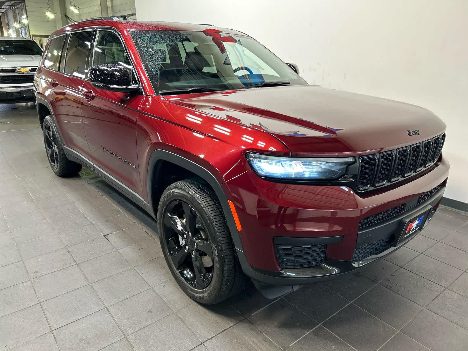 Used 2024 Jeep Grand Cherokee L Altitude AWD/4WD image 2