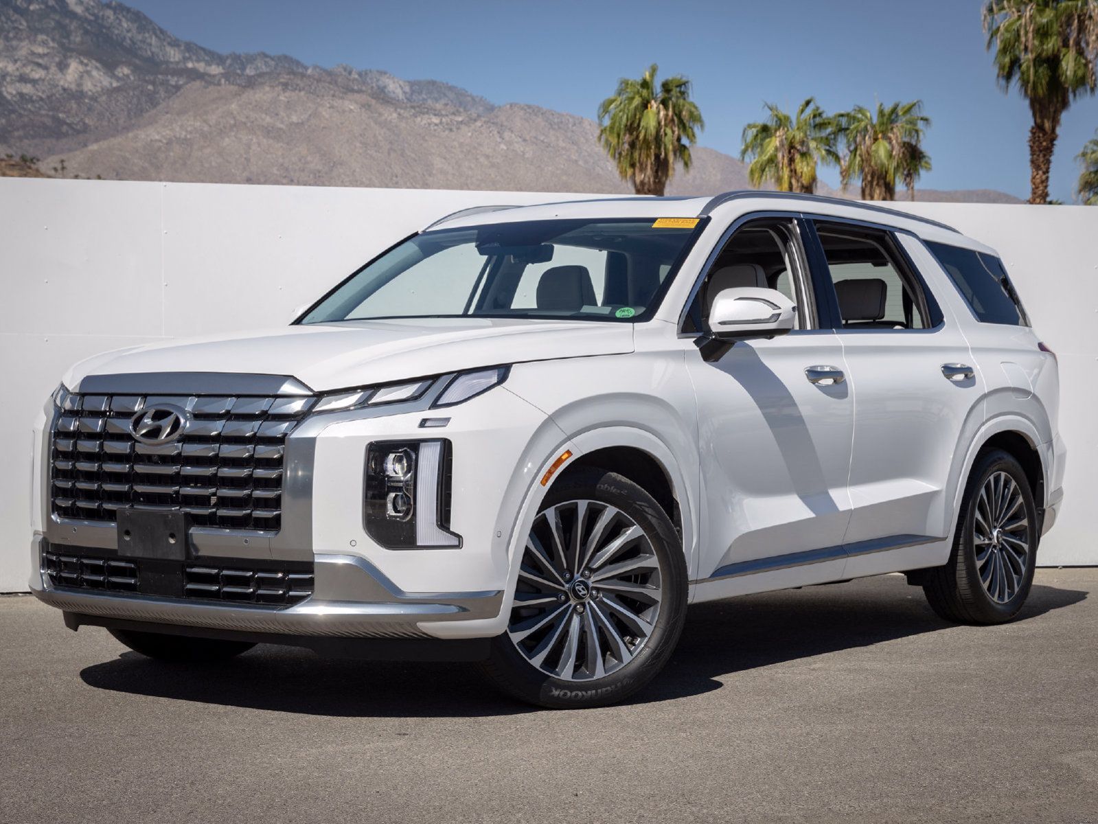 Used 2024 Hyundai Palisade Calligraphy FWD image 1