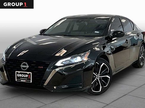 Used 2025 Nissan Altima 2.5 SR w/ SR Premium Package FWD image 1