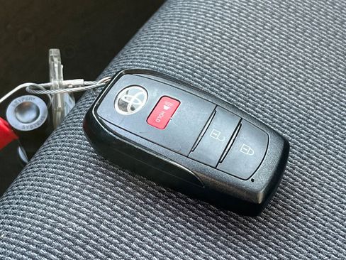 Used 2025 Toyota Prius LE image 21