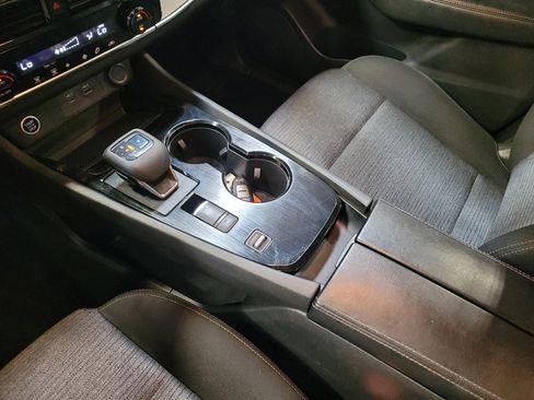 Used 2021 Nissan Rogue SV image 26