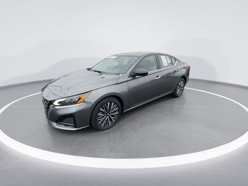 Used 2025 Nissan Altima 2.5 SV image 4