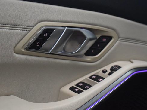 Used 2020 BMW 330i Sedan w/ M Sport Package image 29