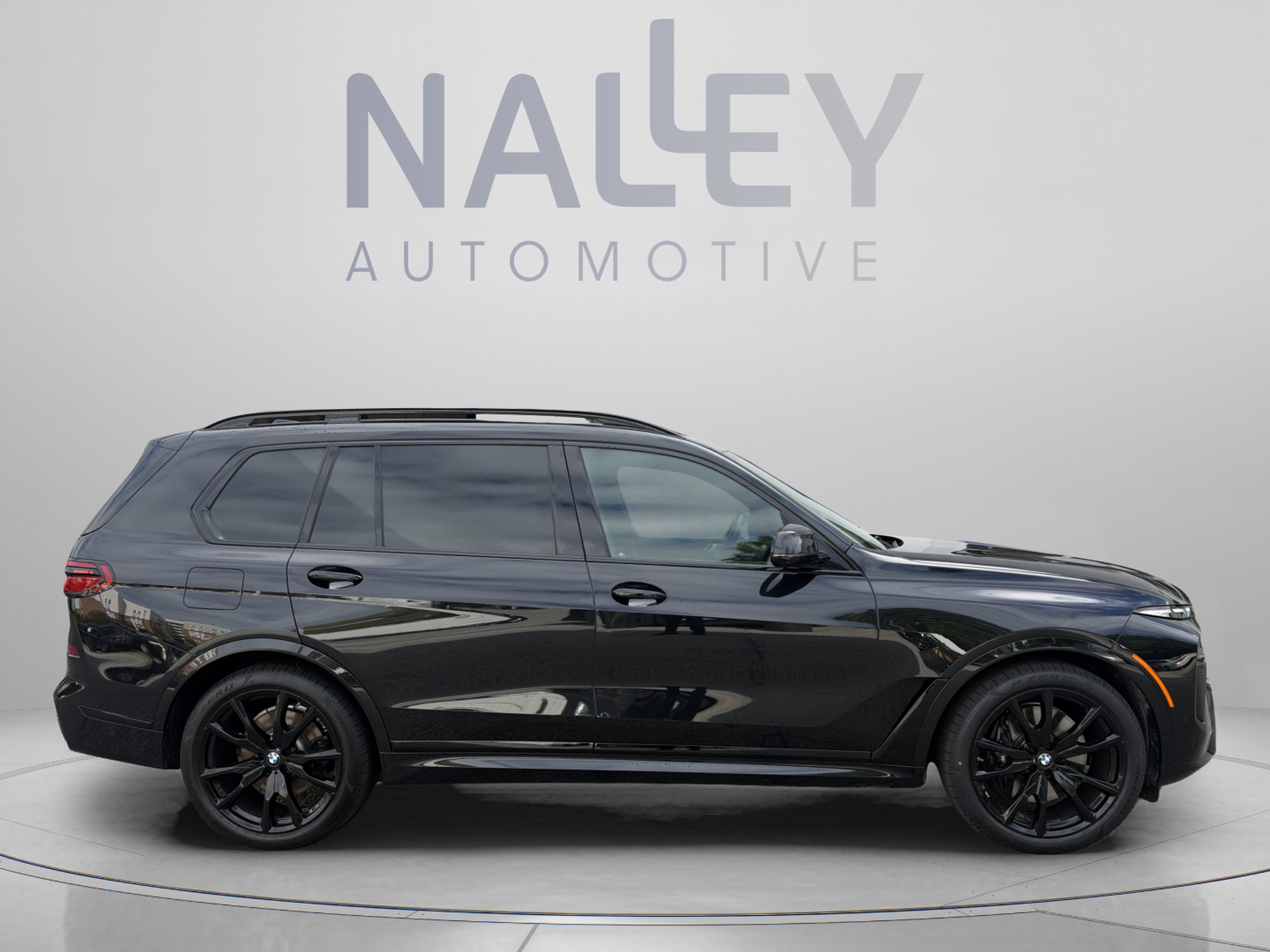 Used 2025 BMW X7 xDrive40i w/ Executive Package AWD/4WD image 4